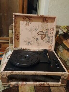 Crosley record player CR8017B-FL